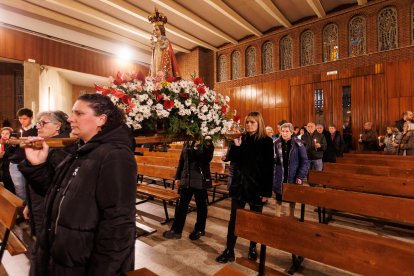 Celebración de las Candelas en la iglesia de San Lorenzo en León.