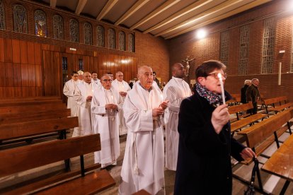 Celebración de las Candelas en la iglesia de San Lorenzo en León.