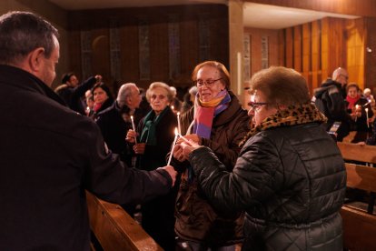 Celebración de las Candelas en la iglesia de San Lorenzo en León.