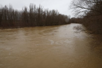 Crecida del río en Villalobar.