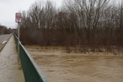 Crecida del río en Villalobar.
