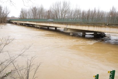 Crecida del río en Villalobar.