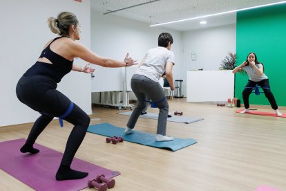Ejercicios en la Asociación Contra el Cáncer.
