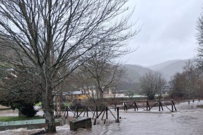 Es complicada la circulación para  vehículos pequeños