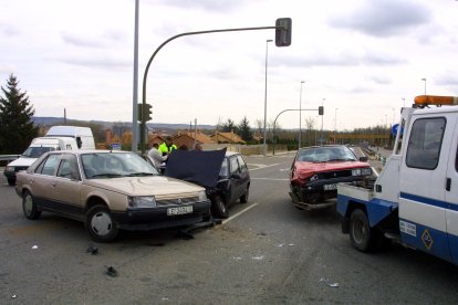Un accidente en el antiguo cruce de Oteruelo, ahora ya rotonda.