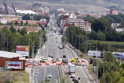El cruce de la N-120 hacia el Parque Tecnológico y la carretera de Alfageme también se convirtió en rotonda.