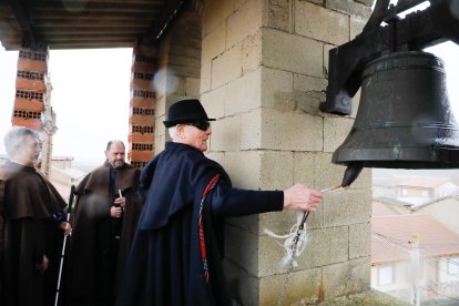 Los vecinos participan en la tradición.