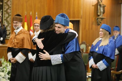 Sergio Boixo y César de la Fuente reciben la máxima distinción de la ULE.