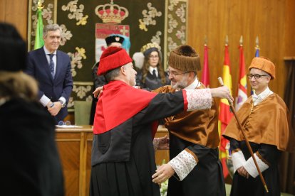 Sergio Boixo y César de la Fuente reciben la máxima distinción de la ULE.