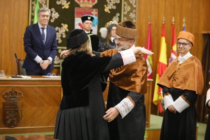 Sergio Boixo y César de la Fuente reciben la máxima distinción de la ULE.