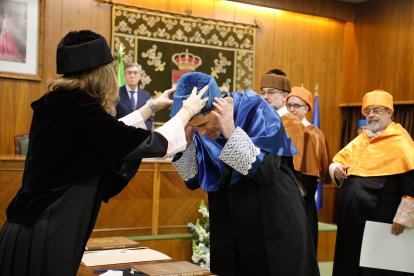 Sergio Boixo y César de la Fuente reciben la máxima distinción de la ULE.