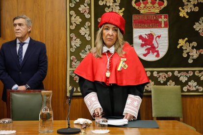 Sergio Boixo y César de la Fuente reciben la máxima distinción de la ULE.