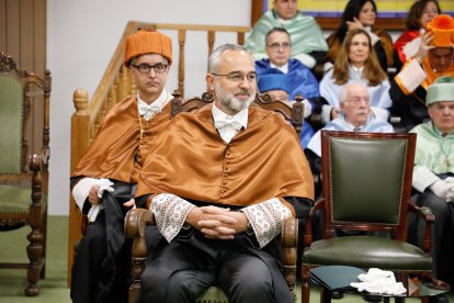 Sergio Boixo y César de la Fuente reciben la máxima distinción de la ULE.