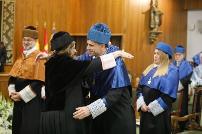 Sergio Boixo y César de la Fuente reciben la máxima distinción de la ULE.