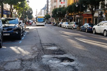 Socavón en Gran Vía de San Marcos.