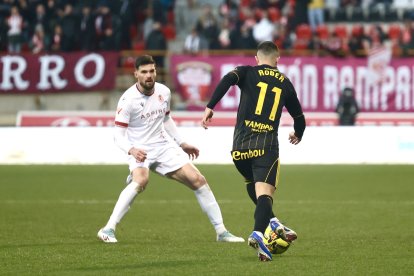 El Reino de León acoge un duelo sin emociones.