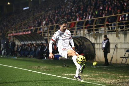 El Reino de León acoge un duelo sin emociones.