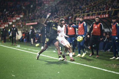 El Reino de León acoge un duelo sin emociones.