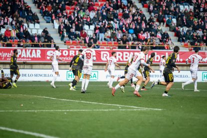 Cultural y Zaragoza sellan un empate a cero en un encuentro muy espeso