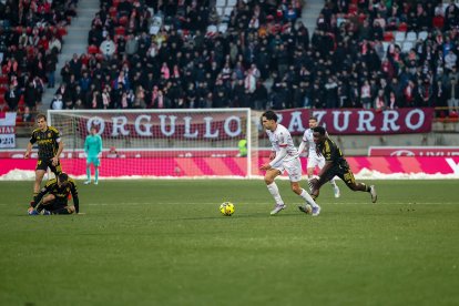 Cultural y Zaragoza sellan un empate a cero en un encuentro muy espeso