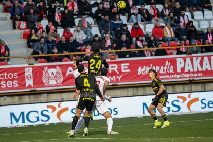 Cultural y Zaragoza sellan un empate a cero en un encuentro muy espeso