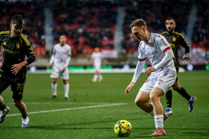 Cultural y Zaragoza sellan un empate a cero en un encuentro muy espeso