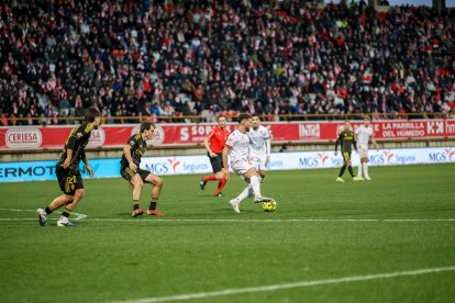 Cultural y Zaragoza sellan un empate a cero en un encuentro muy espeso