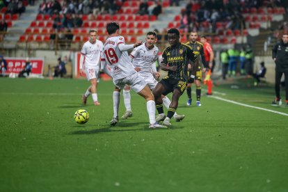 Cultural y Zaragoza sellan un empate a cero en un encuentro muy espeso