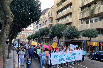 Los médicos alzaron su voz por las calles de León contra el Estatuto Marco.
