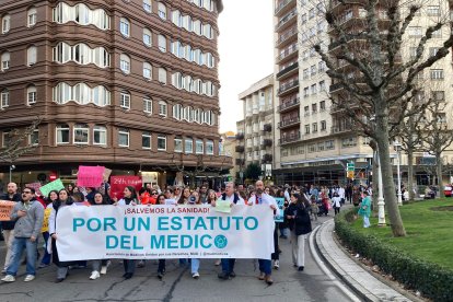 Los médicos alzaron su voz por las calles de León contra el Estatuto Marco.