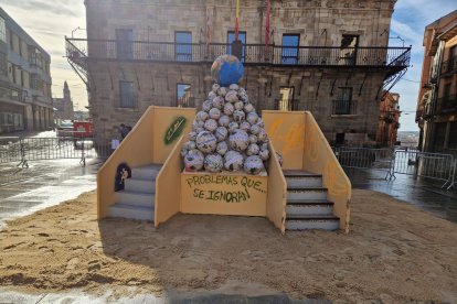 La Piñata ya puede visitarse en la plaza Mayor.