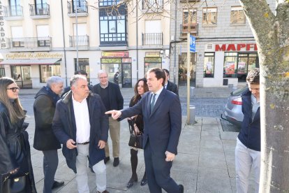 El candidato a la reelección a la Presidencia de la Junta de Castilla y León, visita el Palacio de Gaudí