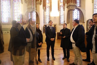 El candidato a la reelección a la Presidencia de la Junta de Castilla y León, visita el Palacio de Gaudí