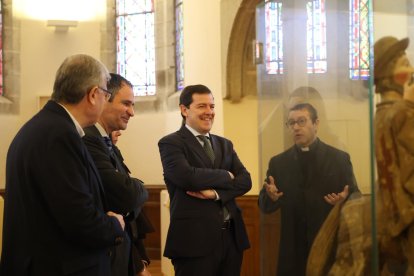 El candidato a la reelección a la Presidencia de la Junta de Castilla y León, visita el Palacio de Gaudí