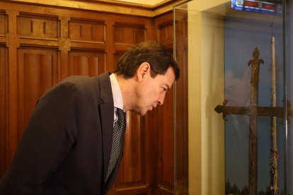 El candidato a la reelección a la Presidencia de la Junta de Castilla y León, visita el Palacio de Gaudí