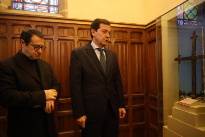 El candidato a la reelección a la Presidencia de la Junta de Castilla y León, visita el Palacio de Gaudí