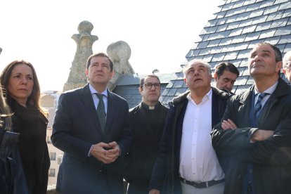 El candidato a la reelección a la Presidencia de la Junta de Castilla y León, visita el Palacio de Gaudí