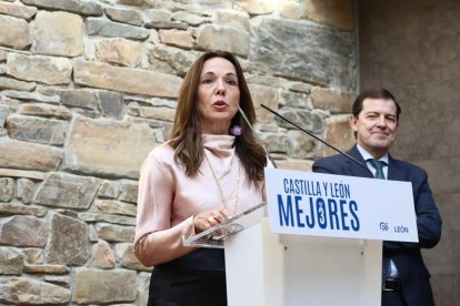 El candidato a la reelección a la Presidencia de la Junta de Castilla y León visita el Palacio Episcopal de Gaudí