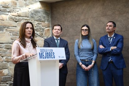El candidato a la reelección a la Presidencia de la Junta de Castilla y León visita el Palacio Episcopal de Gaudí