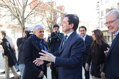 El candidato a la reelección a la Presidencia de la Junta de Castilla y León visita el Palacio Episcopal de Gaudí