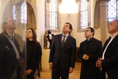 El candidato a la reelección a la Presidencia de la Junta de Castilla y León visita el Palacio Episcopal de Gaudí
