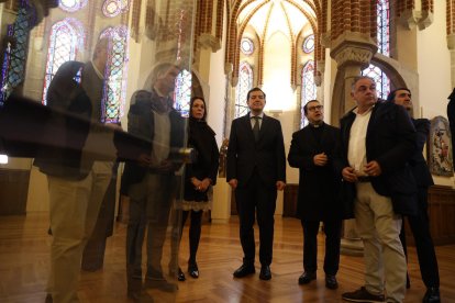 El candidato a la reelección a la Presidencia de la Junta de Castilla y León visita el Palacio Episcopal de Gaudí