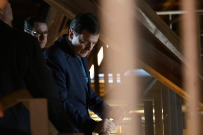 El candidato a la reelección a la Presidencia de la Junta de Castilla y León visita el Palacio Episcopal de Gaudí