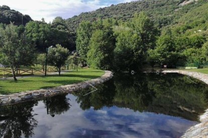 El entorno natural de San Facundo, en Torre del Bierzo, donde el agua y el paisaje se convierten en eje del proyecto para impulsar turismo sostenible y frenar la despoblación.