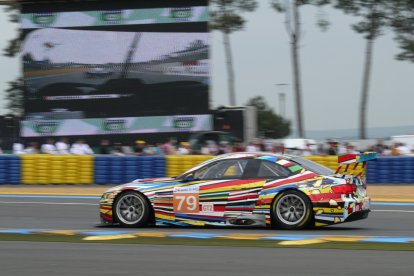 El trazado de La Sarthe, las 24 Heures du Mans, cita obligada para las realizaciones Art Car de BMW; hasta siete unidades han corrido en Le Mans, el M3 GT2 nº 79 (Jeff Koons) participante en la edición del año 2010.