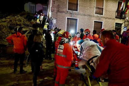 Tres personas atrapadas tras el derrumbe de un edificio de dos plantas en Siete Iglesias de Trabancos (Valladolid)