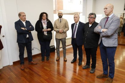 Autoridades presentes en la inauguración