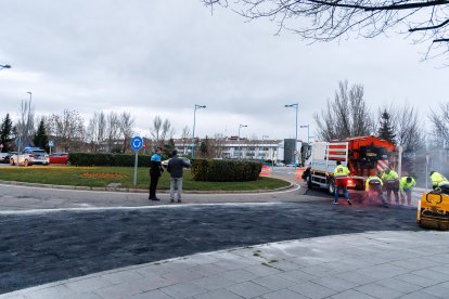 La rotonda de acceso al Área 17 se colapsó.