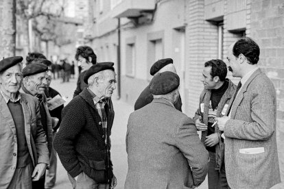 Las primeras elecciones regionales en Castilla y León en 1983. El dirigente del PCE, Ángel Cristobal, asiste a un acto electoral en Burgos en la campaña de 1983