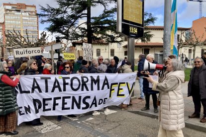 Corte de tráfico reivindicativo de la Plataforma en defensa de Feve de León